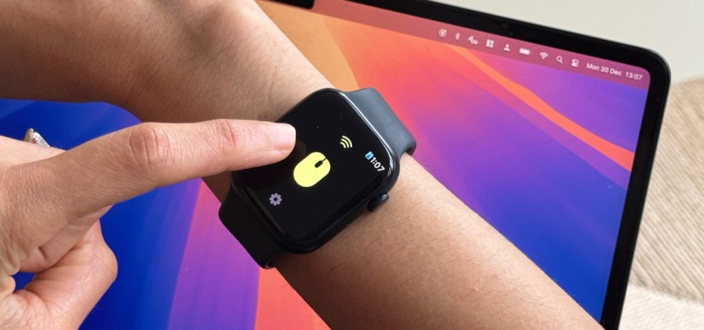 person wearing Apple Watch with WowMouse App open on the screen