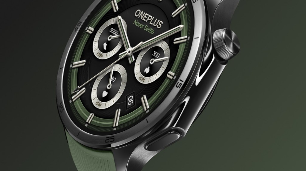 shot of the watch face on OnePlus Watch 3 in Emerald Titanium colorway