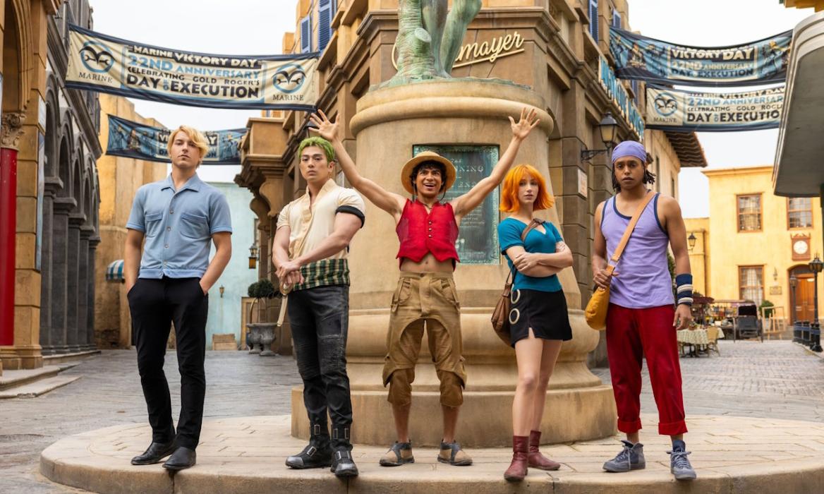 The Straw Hat crew including Luffy, Sanji, Zoro, and Nami in Logue Town