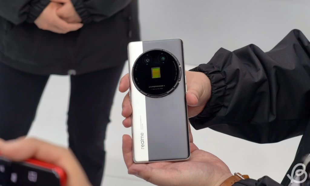 shot of someone holding Realme's Interchangeable Lens Concept phone